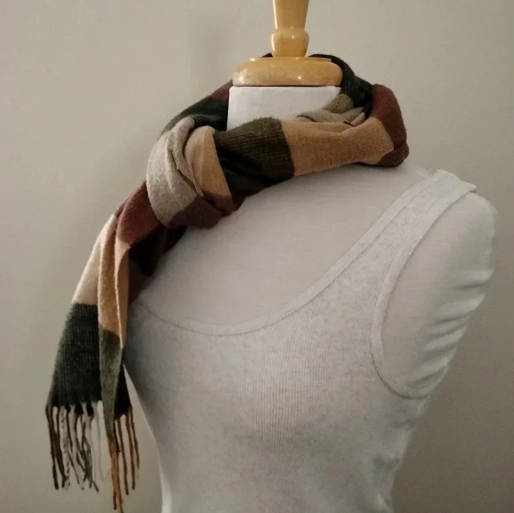V. Fraas Cashmink Brown Rose plaid blend tassel Multifunctional Rectangle Scarf - Picture 2 of 9